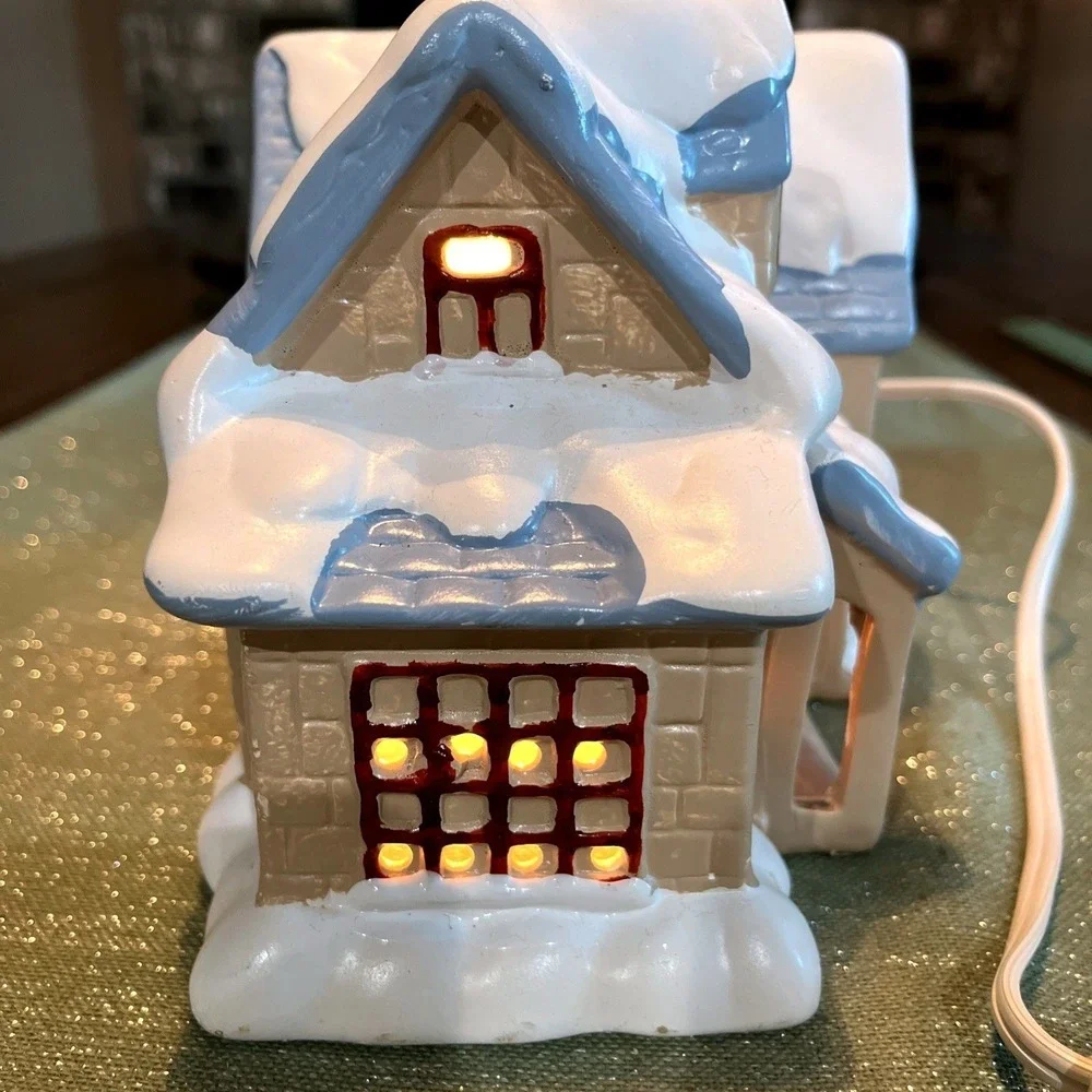 House of Lloyd 1987 Christmas Village Lighted Porcelain Cottage Snow House